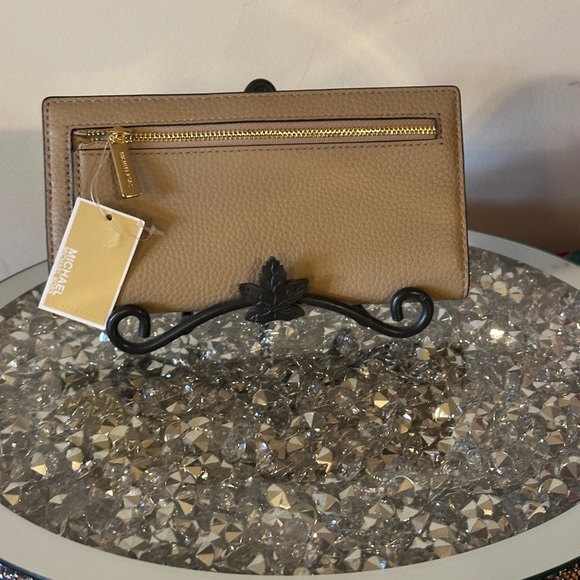 NWT - Michael Kors Reed Snap Wallet. - Picture 2 of 5